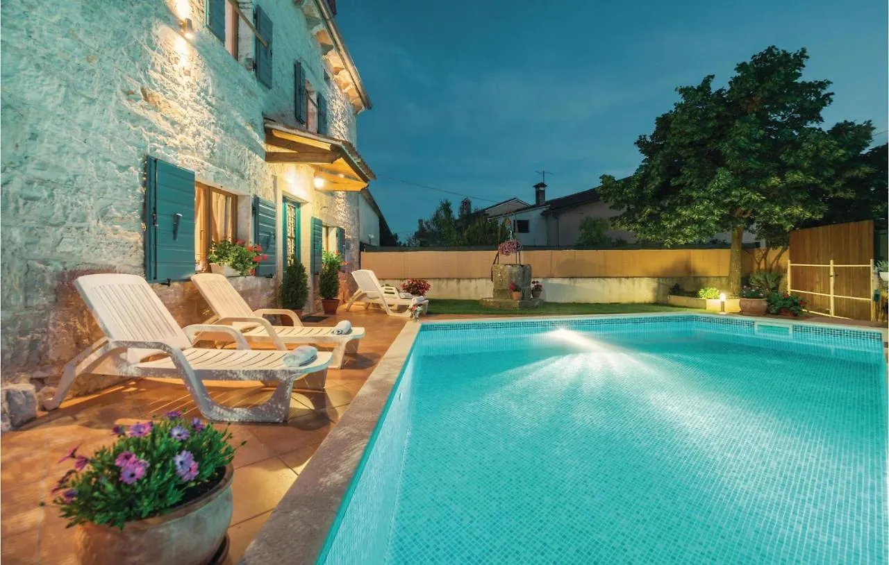 3 Bedroom Awesome Home In Orbanići Сasa de vacaciones