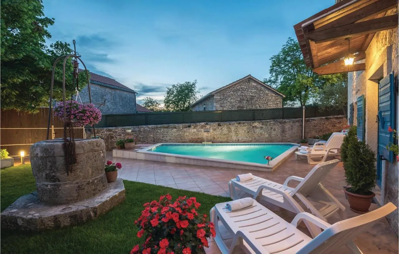 3 Bedroom Awesome Home In Orbanići Сasa de vacaciones