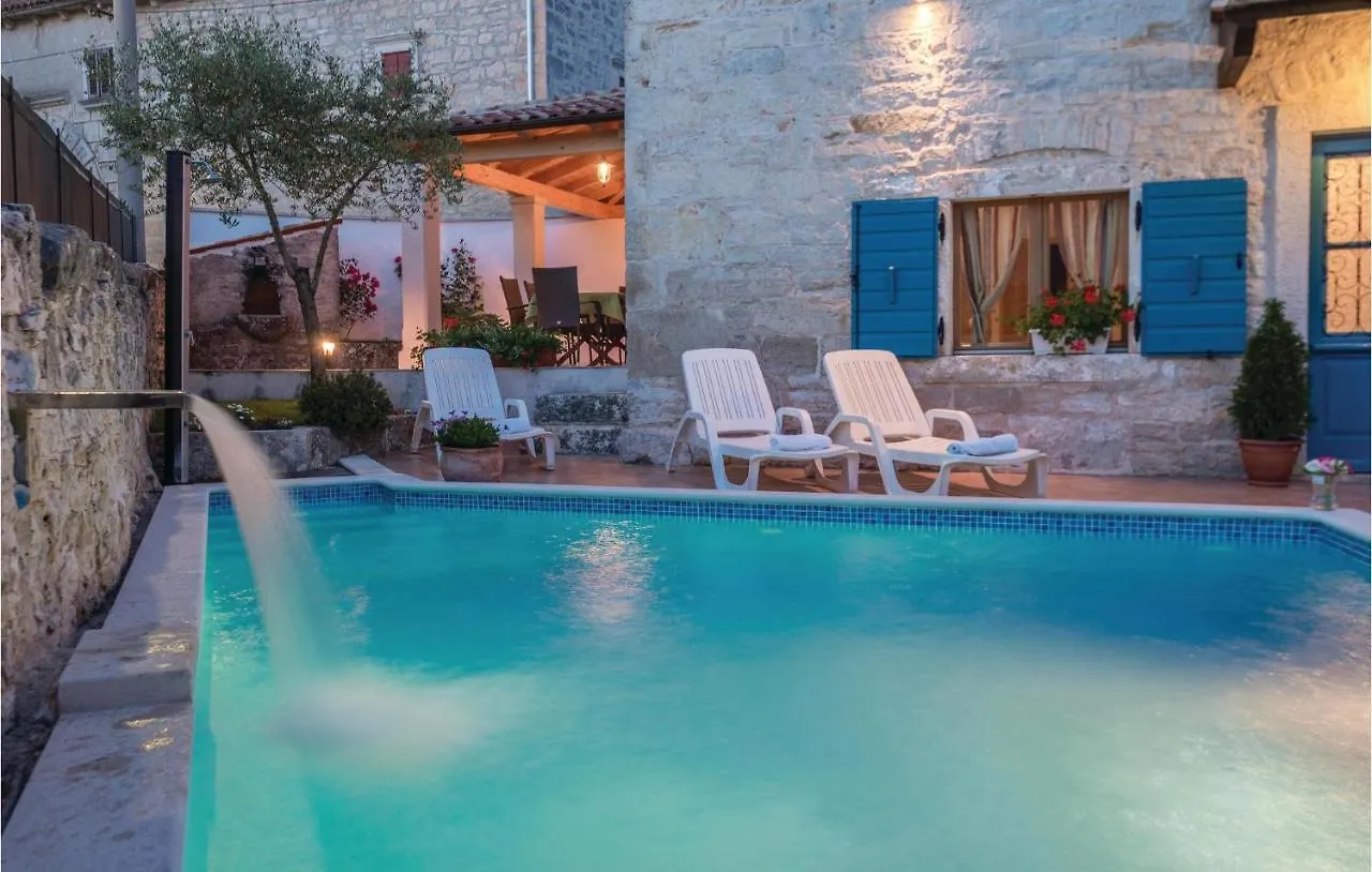 3 Bedroom Awesome Home In Orbanići 0*,