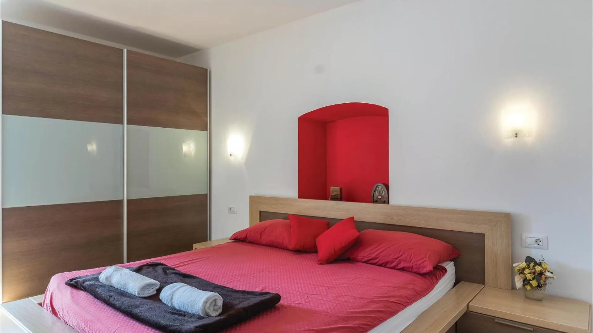 3 Bedroom Awesome Home In Orbanići Сasa de vacaciones