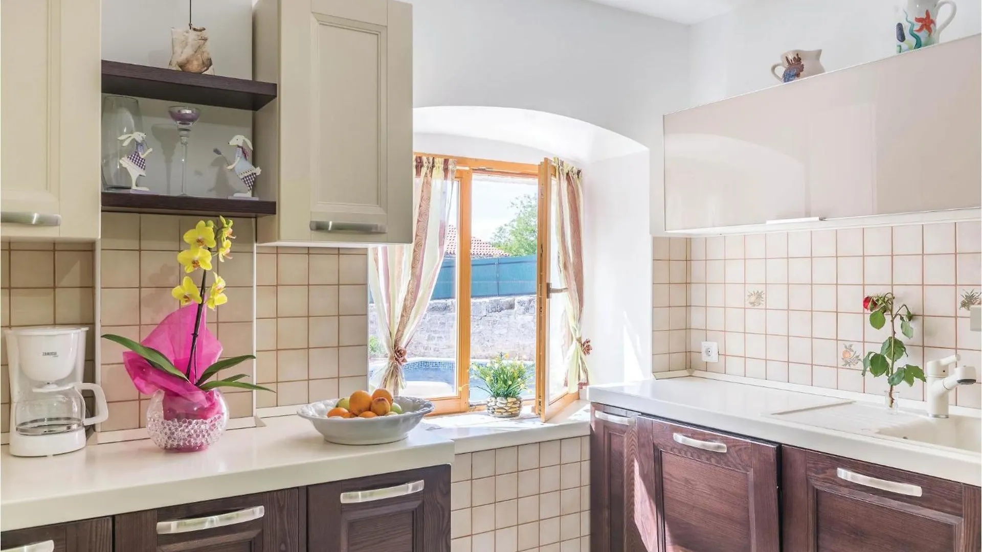 3 Bedroom Awesome Home In Orbanići Сasa de vacaciones