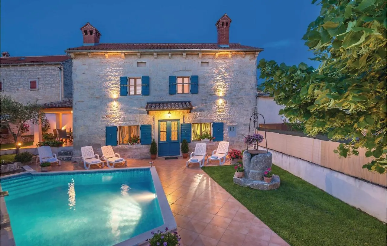 Contactos de 3 Bedroom Awesome Home In Orbanici